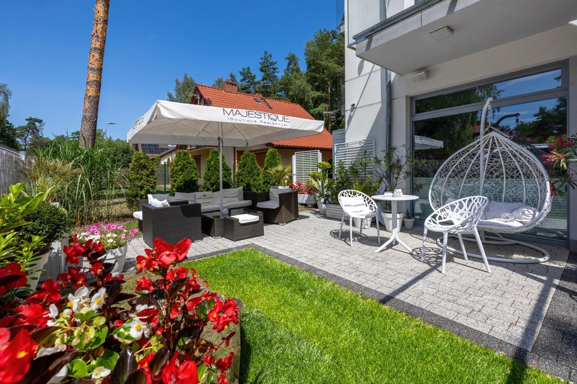 Majestique Hotel Поберово Екстериор снимка