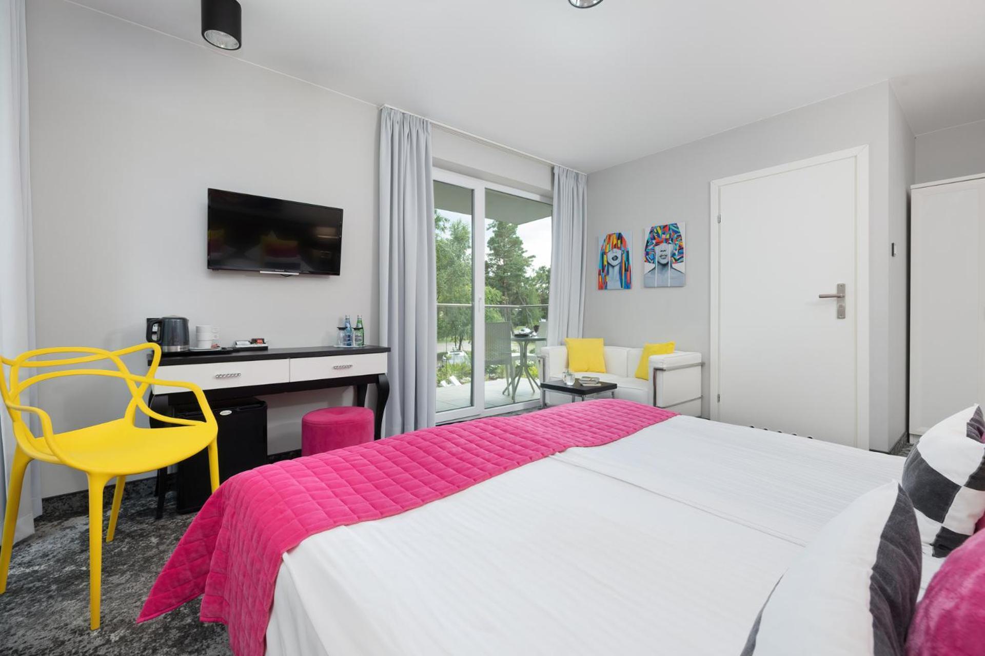 Majestique Hotel Поберово Екстериор снимка