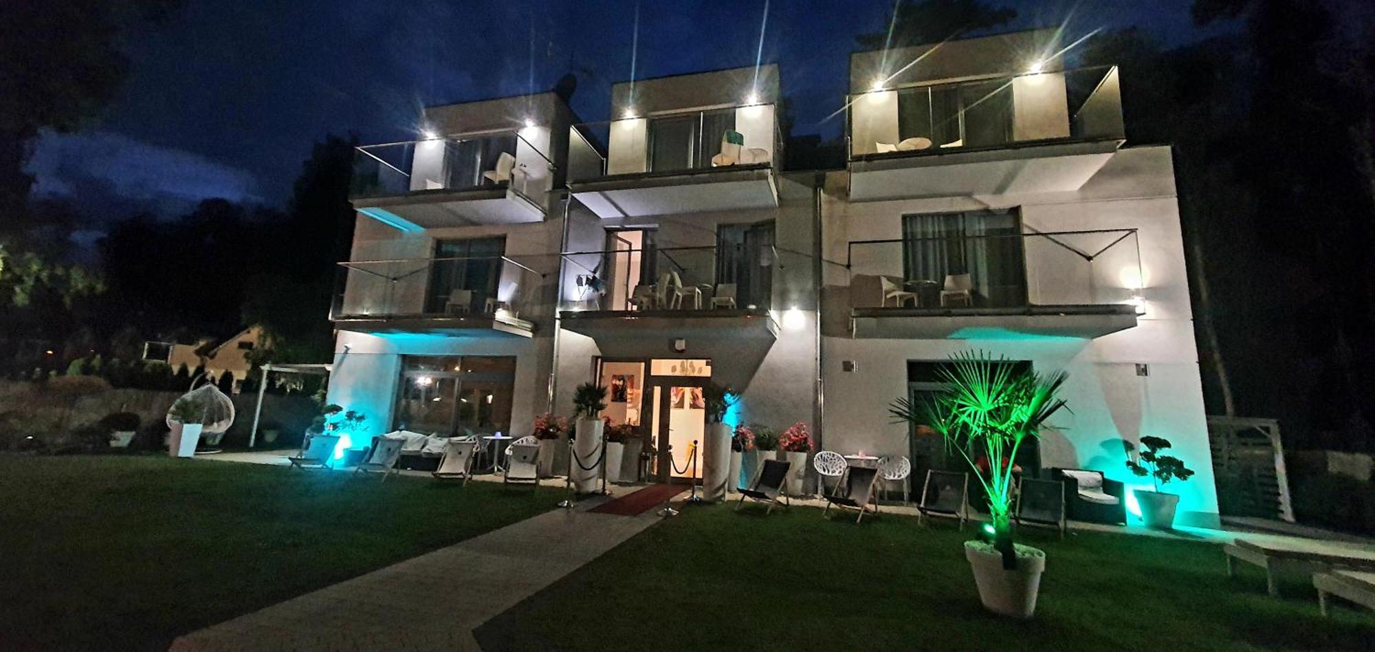 Majestique Hotel Поберово Екстериор снимка