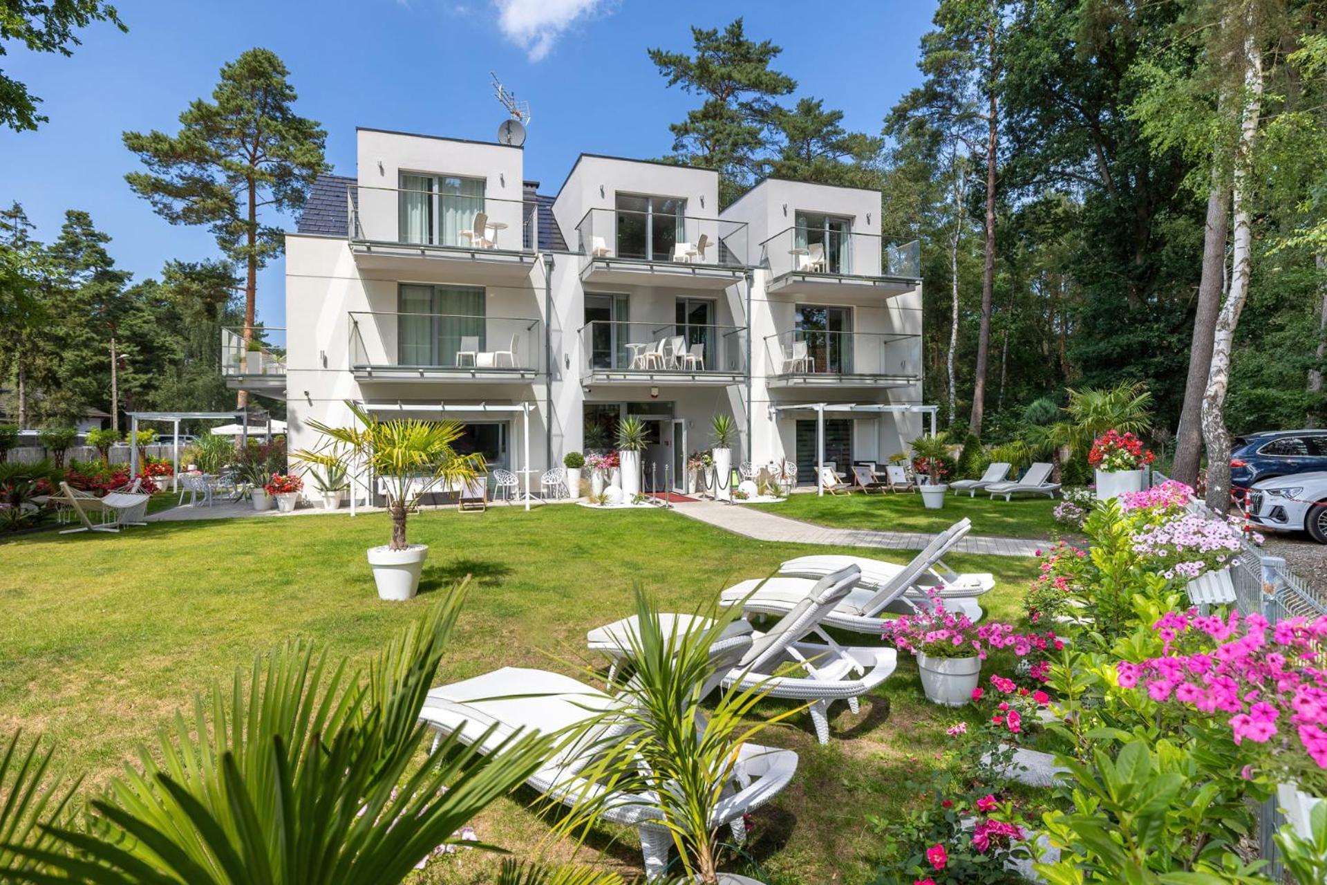Majestique Hotel Поберово Екстериор снимка