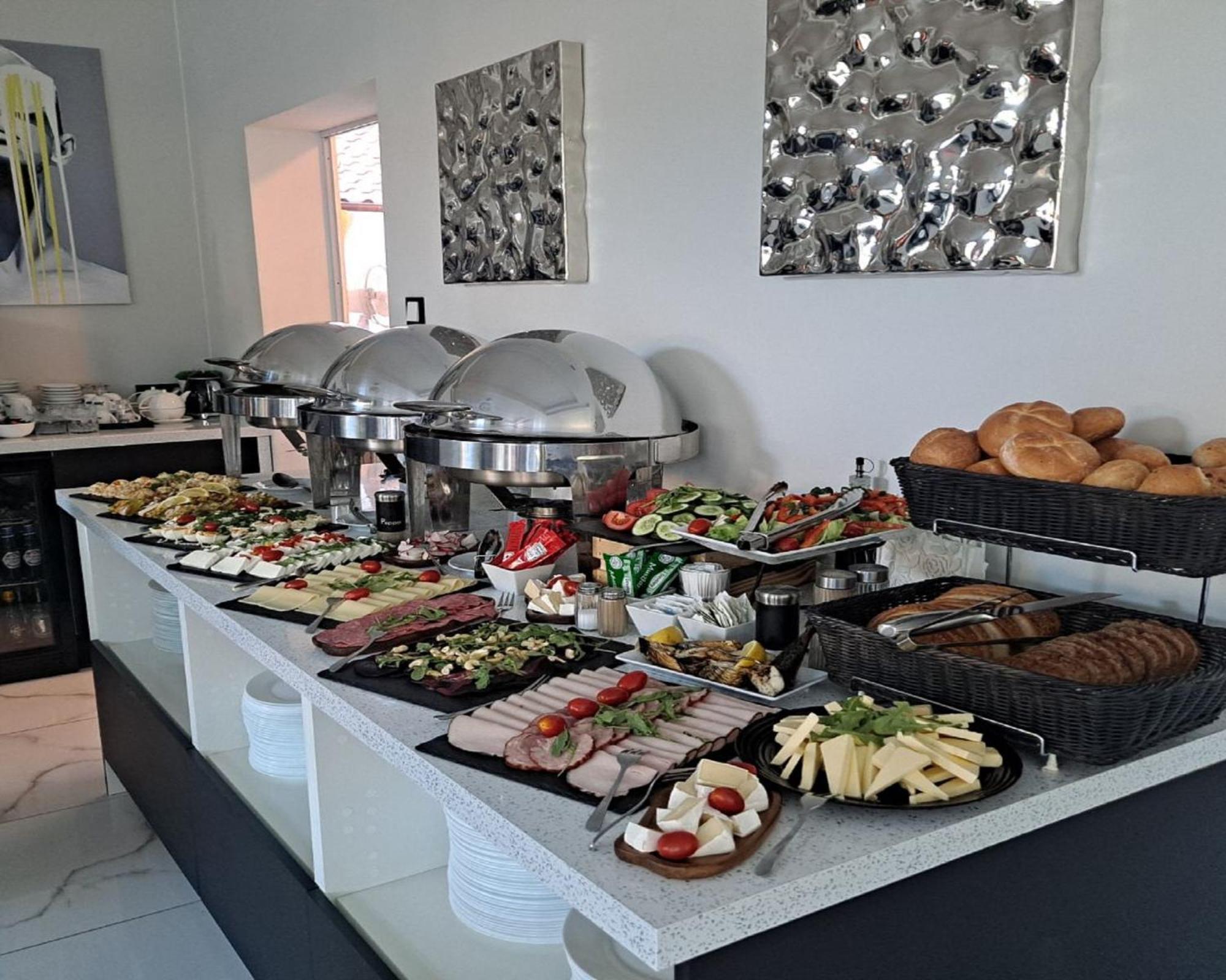 Majestique Hotel Поберово Екстериор снимка